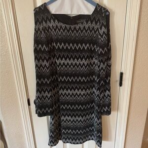 Jessica Howard Black and White Zigzag Midi Dress